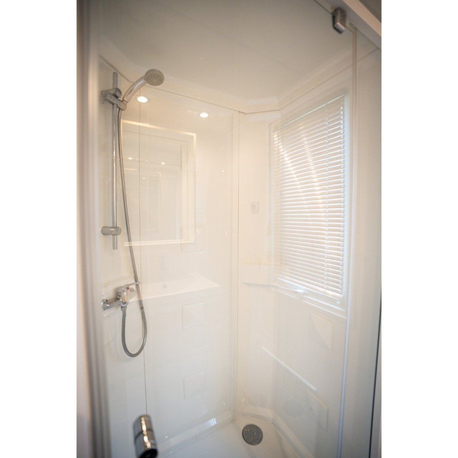 4 persoons luxe caravan 14