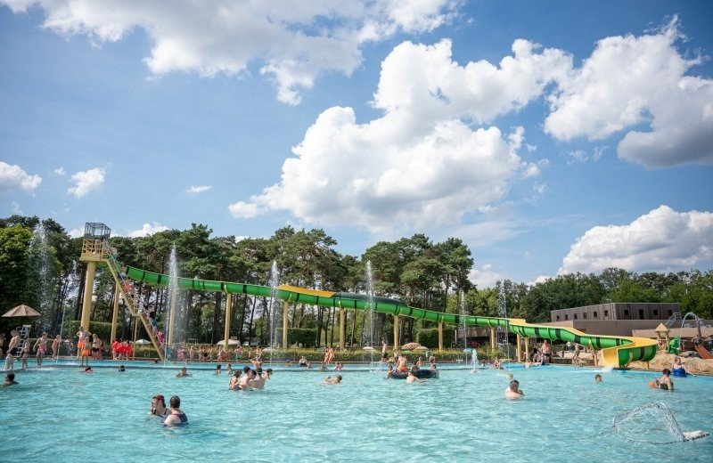 Camping met zwembad 671b8903bb3a7